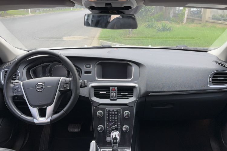 Used Volvo V40 2018 T3 Zhiyi Edition Interior 7