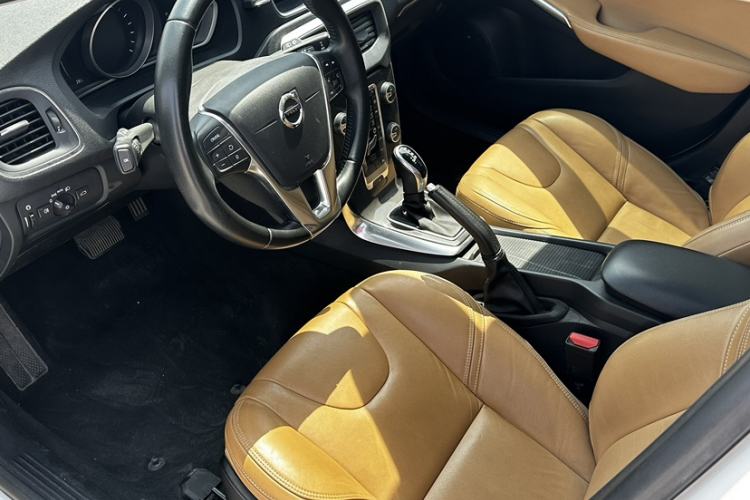 Used Volvo V40 2018 T3 Zhiyi Edition Interior 8