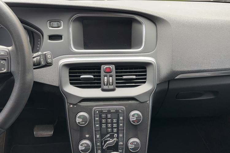 Used Volvo V40 2018 T3 Zhiyi Edition Interior 8