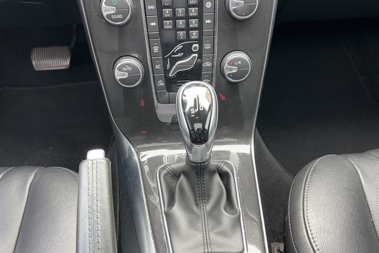 Used Volvo V40 2018 T3 Zhiyi Edition Interior 9