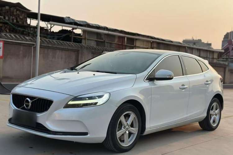 Used Volvo V40 2018 T3 Smart Edition Guazi used car, China used car export, Used car for sale, Used  cars, Cheapest cars for sale