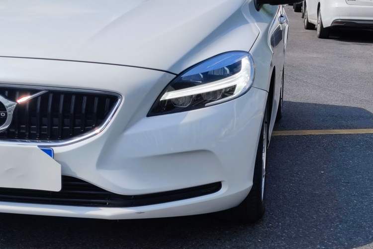 Used Volvo V40 2018 T3 Smart Edition Left Front Headlight