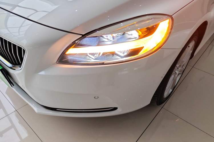 Used Volvo V40 2018 T3 Zhiya Edition Left Front Headlight