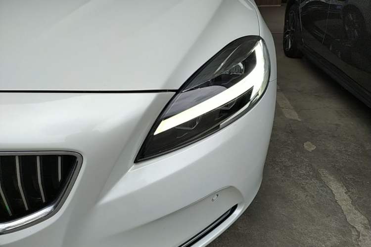 Used Volvo V40 2018 T3 Zhiya Edition Left Front Headlight