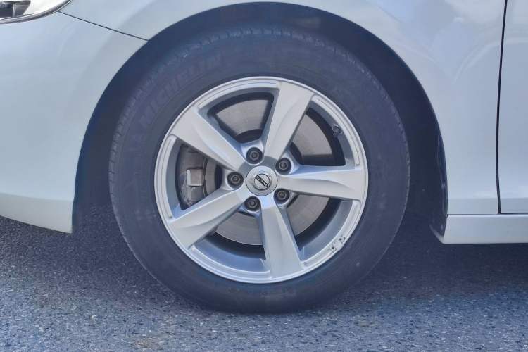 Used Volvo V40 2018 T3 Smart Edition Left Front Wheel Hub