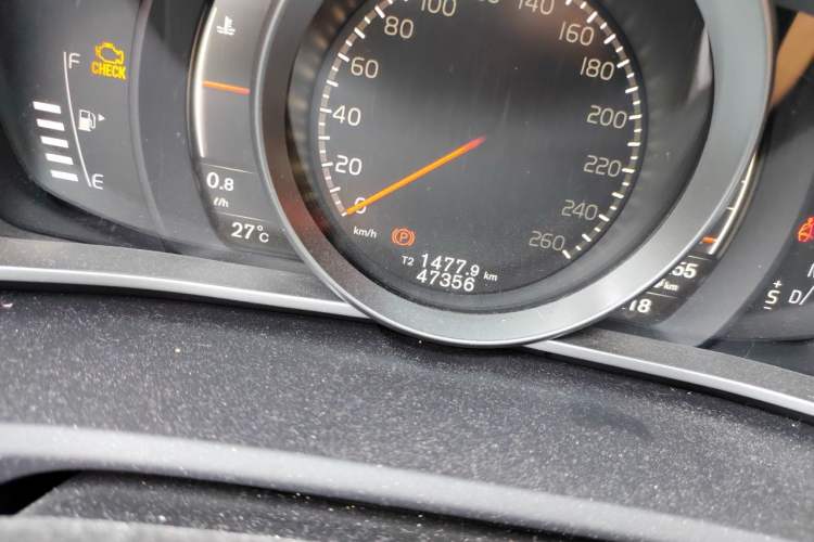 Used Volvo V40 2018 T3 Zhiya Edition Odometer Close Up