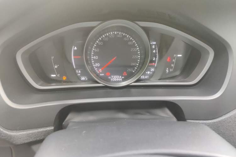 Used Volvo V40 2018 T3 Zhiya Edition Odometer Close Up