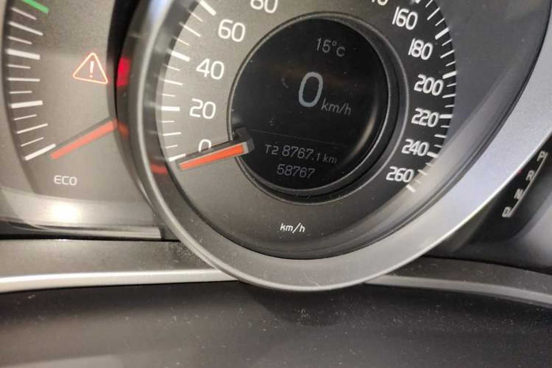 Used Volvo V40 2018 T3 Smart Edition Odometer Close Up