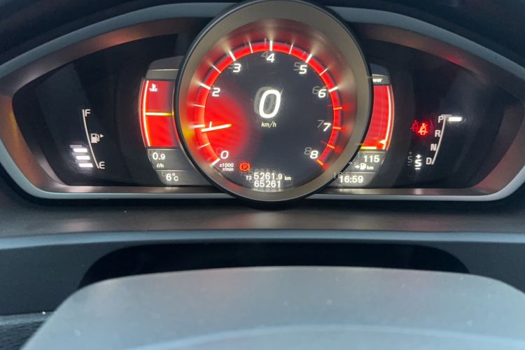 Used Volvo V40 2018 T3 Zhiyi Edition Odometer Close Up