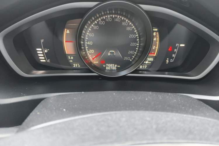 Used Volvo V40 2018 Cross Country T3 Zhiya Edition Odometer Close Up