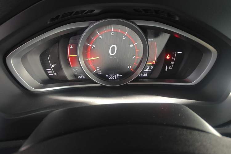 Used Volvo V40 2018 T3 Zhiya Edition Odometer Close Up