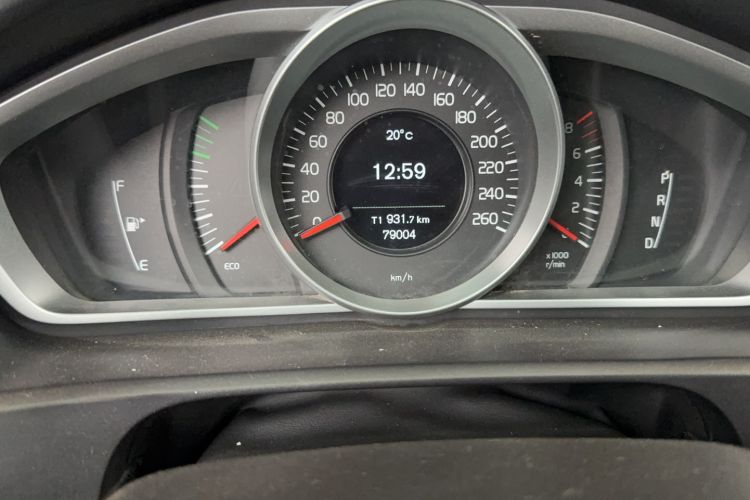 Used Volvo V40 2018 T3 Smart Edition Odometer Close Up