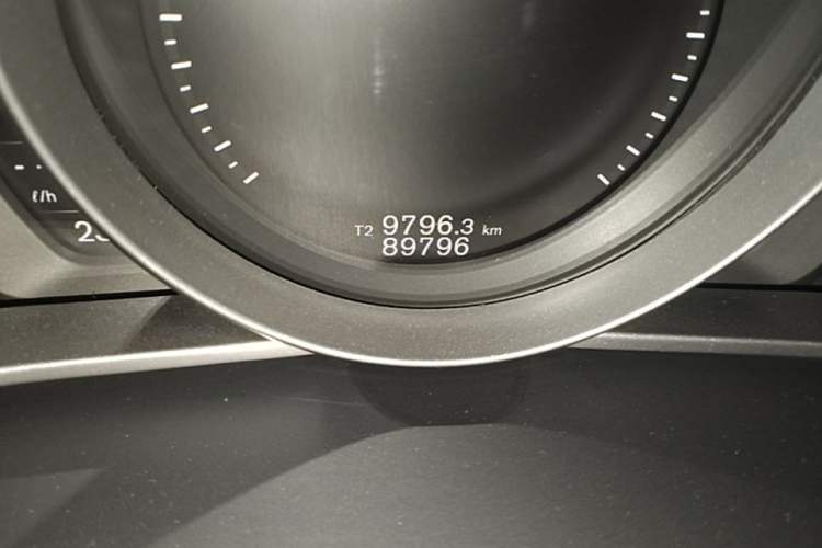 Used Volvo V40 2018 T3 Zhiya Edition Odometer Close Up