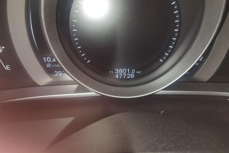 Used Volvo V40 2018 T3 Zhiyi Edition Odometer Close Up