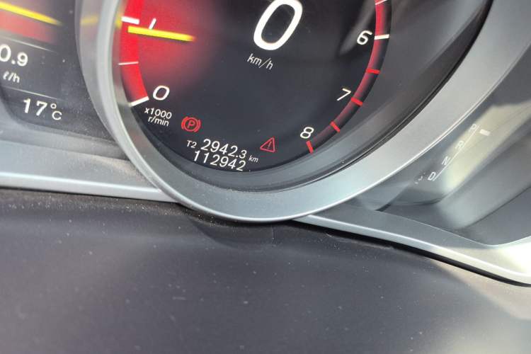 Used Volvo V40 2018 T3 Zhiyi Edition Odometer Close Up