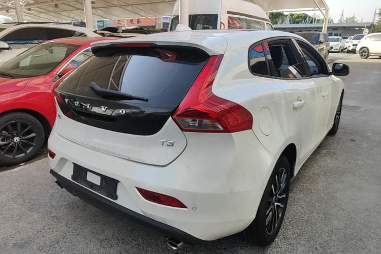Used Volvo V40 2018 T3 Zhiyi Edition Rear Right 45 Deg