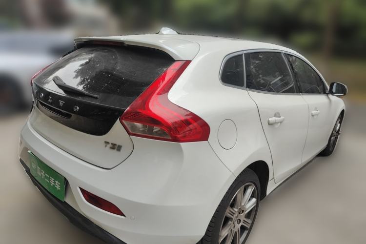 Used Volvo V40 2018 T3 Zhiya Edition Rear Right 45 Deg