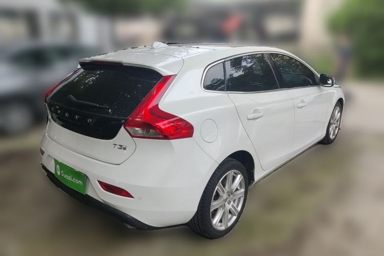 Used Volvo V40 2018 T3 Zhiya Edition Rear Right 45 Deg