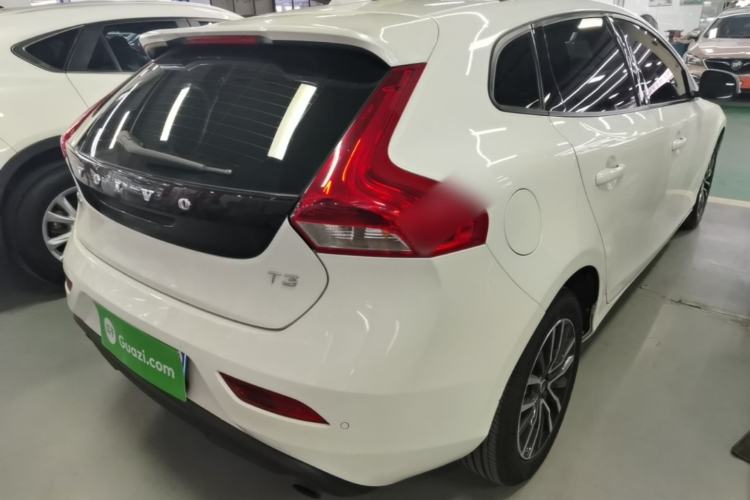 Used Volvo V40 2018 T3 Zhiyi Edition Rear Right 45 Deg