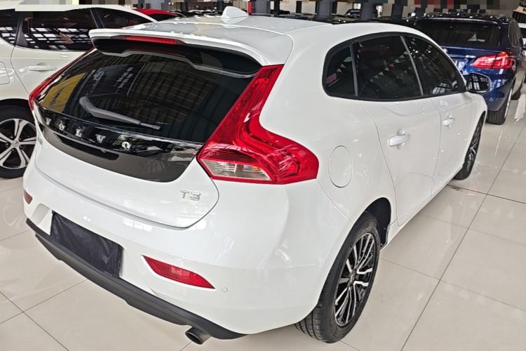 Used Volvo V40 2018 T3 Zhiyi Edition Rear Right 45 Deg
