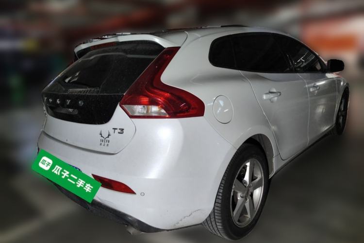 Used Volvo V40 2018 T3 Smart Edition Rear Right 45 Deg