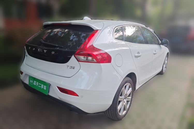 Used Volvo V40 2018 T3 Zhiya Edition Rear Right 45 Deg