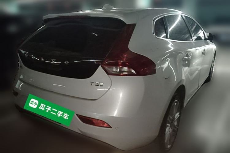 Used Volvo V40 2018 T3 Zhiya Edition Rear Right 45 Deg