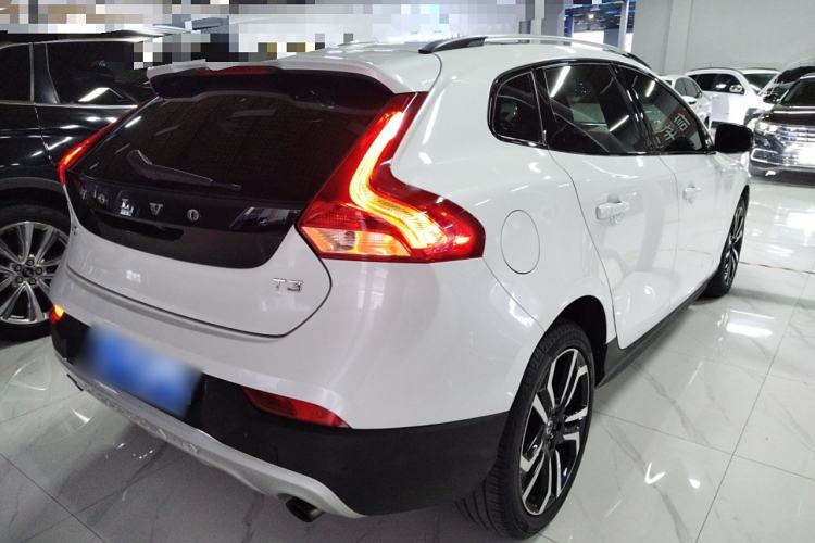Used Volvo V40 2018 Cross Country T3 Zhiya Edition Rear Right 45 Deg