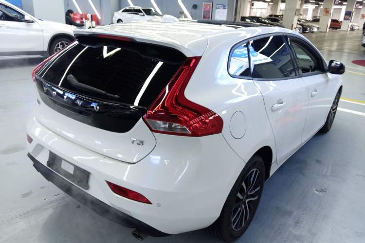 Used Volvo V40 2018 T3 Zhiyi Edition Rear Right 45 Deg