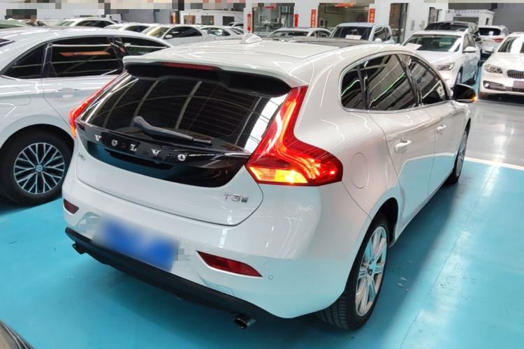 Used Volvo V40 2018 T3 Zhiya Edition Rear Right 45 Deg