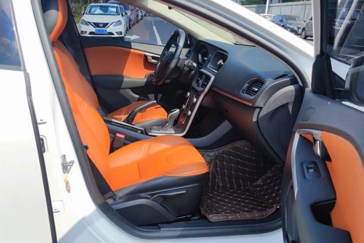 Used Volvo V40 2018 T3 Smart Edition Right Front Seat