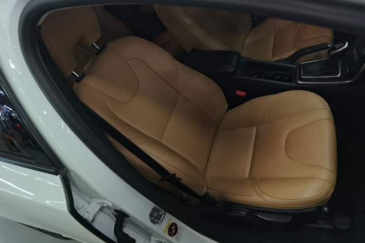 Used Volvo V40 2018 T3 Zhiyi Edition Right Front Seat