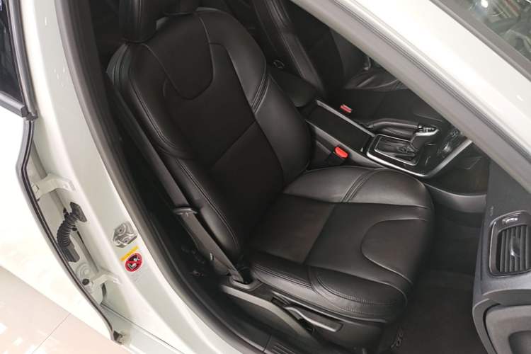 Used Volvo V40 2018 T3 Zhiyi Edition Right Front Seat