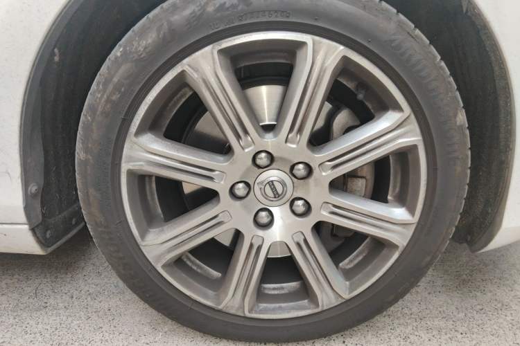 Used Volvo V40 2018 T3 Zhiya Edition Right Front Wheel Hub