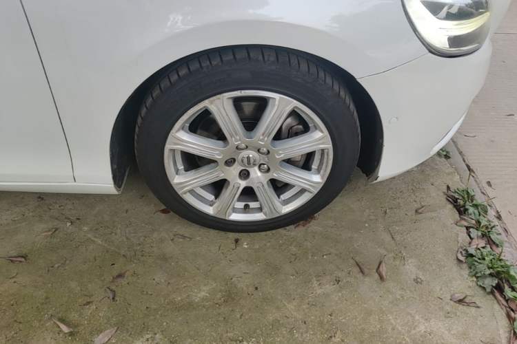 Used Volvo V40 2018 T3 Zhiya Edition Right Front Wheel Hub