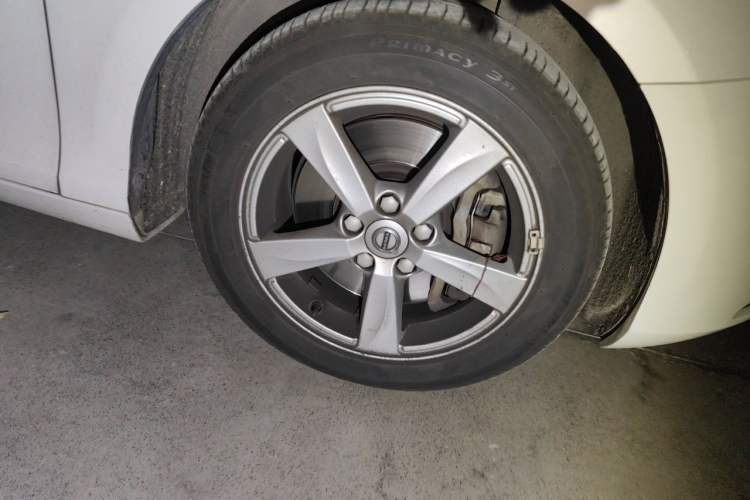 Used Volvo V40 2018 T3 Smart Edition Right Front Wheel Hub
