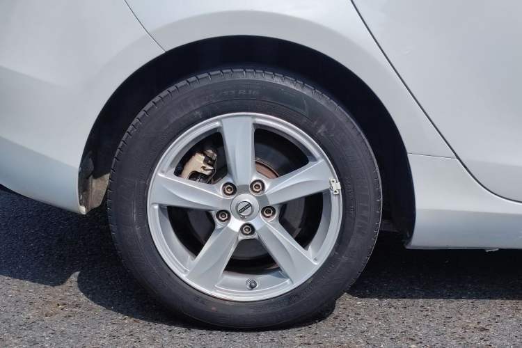 Used Volvo V40 2018 T3 Smart Edition Right Rear Wheel Hub