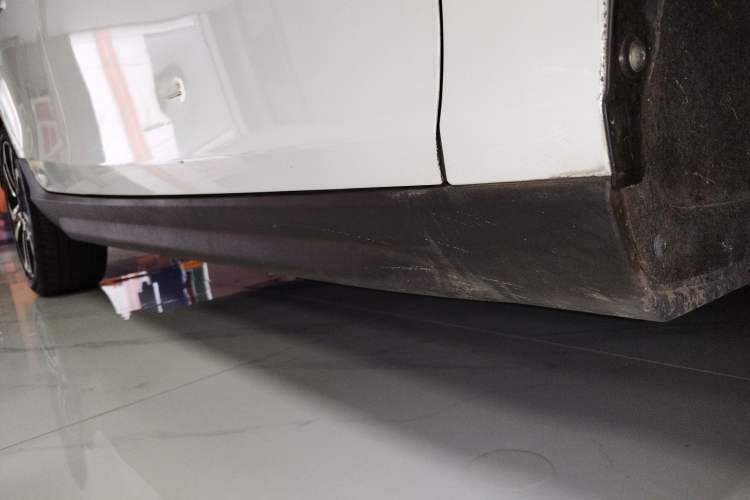 Used Volvo V40 2018 Cross Country T3 Zhiya Edition Right Side Sill