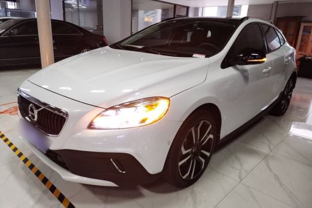 Used Volvo V40 2018 Cross Country T3 Zhiya Edition