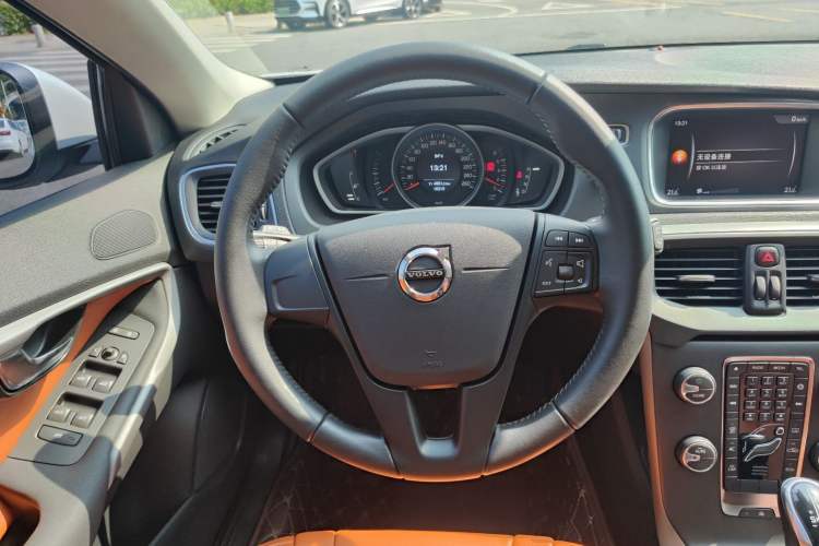 Used Volvo V40 2018 T3 Smart Edition Steering Wheel
