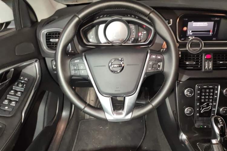 Used Volvo V40 2018 T3 Zhiyi Edition Steering Wheel