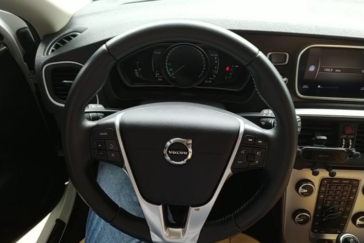 Used Volvo V40 2018 T3 Zhiya Edition Steering Wheel