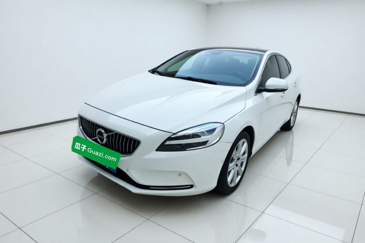 Used Volvo V40 2018 T3 Zhiya Edition Guazi used car, China used car export, Used car for sale, Used Volvo cars, Cheapest cars for sale