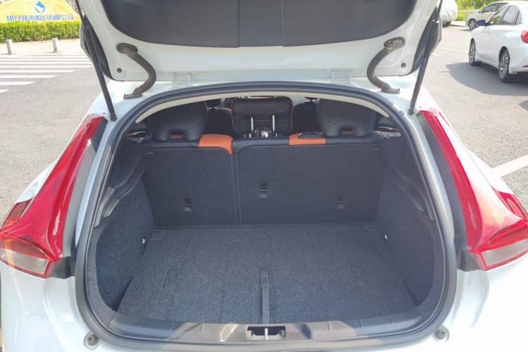 Used Volvo V40 2018 T3 Smart Edition Trunk