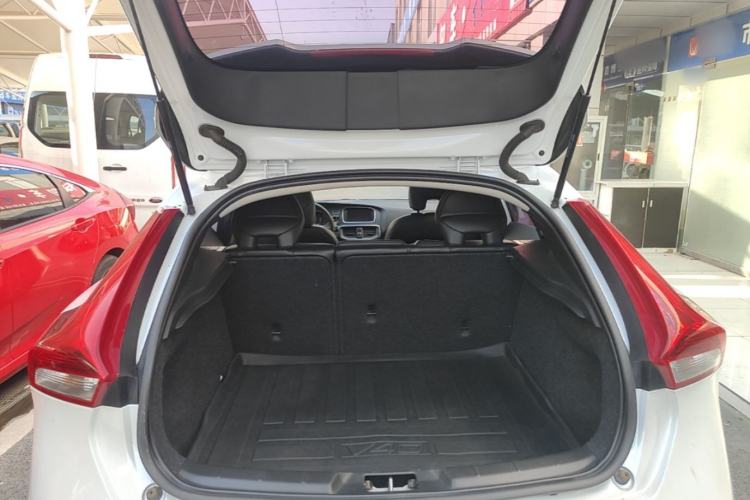 Used Volvo V40 2018 T3 Zhiyi Edition Trunk