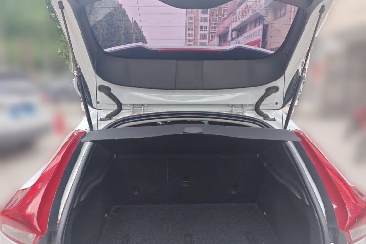Used Volvo V40 2018 T3 Zhiyi Edition Trunk