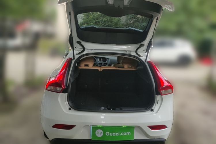 Used Volvo V40 2018 T3 Zhiya Edition Trunk