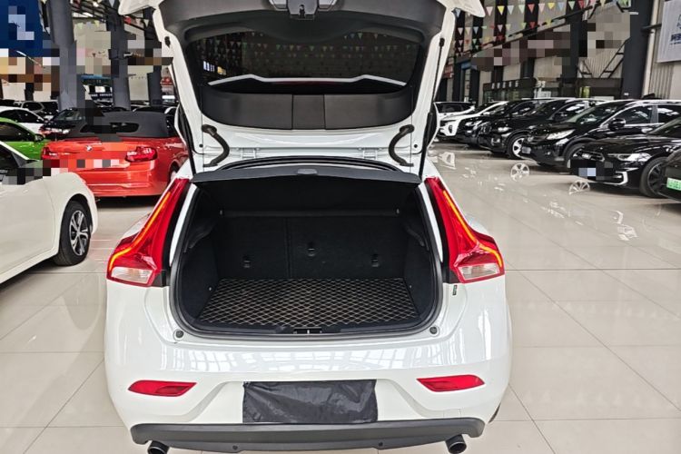 Used Volvo V40 2018 T3 Zhiyi Edition Trunk