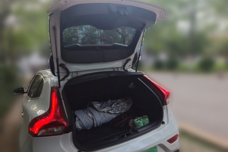 Used Volvo V40 2018 T3 Zhiya Edition Trunk