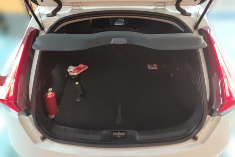 Used Volvo V40 2018 T3 Zhiyi Edition Trunk